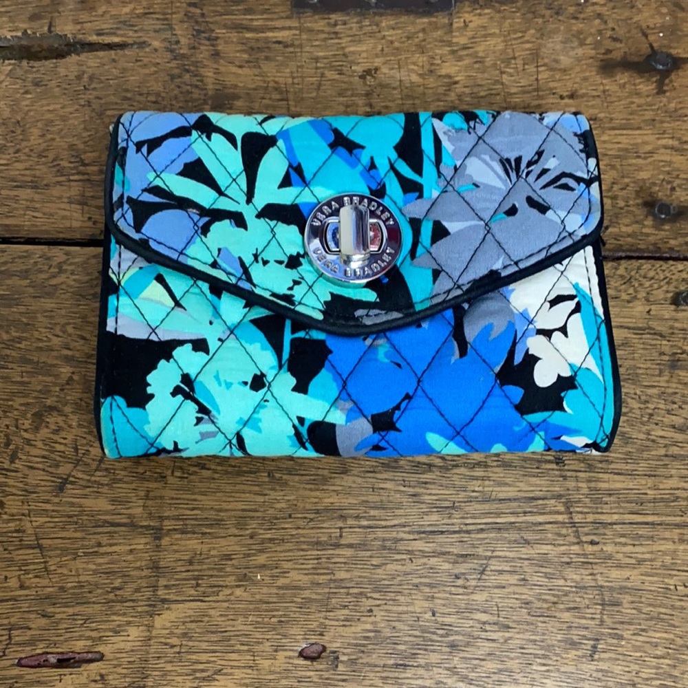 Vera Bradley large wallet 6.5” x 5”
